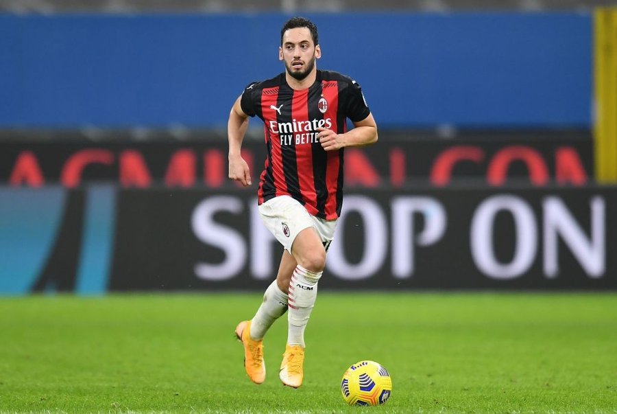 Hasil Pertemuan Terbaru AC Milan dengan Agen Hakan Calhanoglu