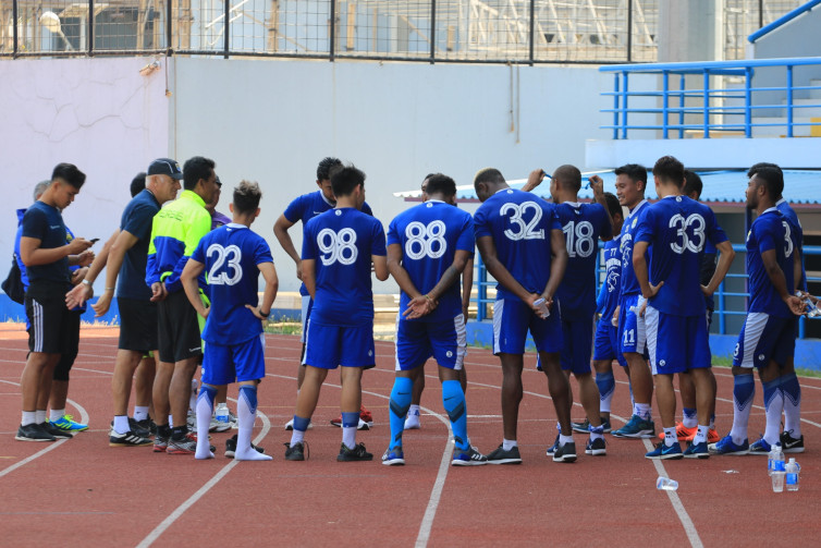 Persib Tak Mau Pikirkan Krisis Pemain Belakang Arema FC