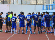 Persib Tak Mau Pikirkan Krisis Pemain Belakang Arema FC