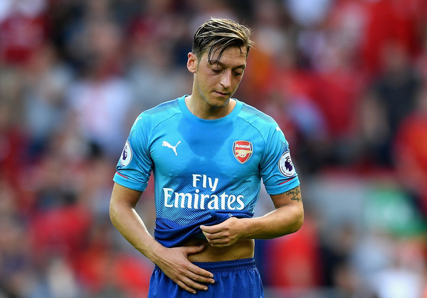 Ozil Ingin Digaji Rp5,9 M per Pekan di Barca