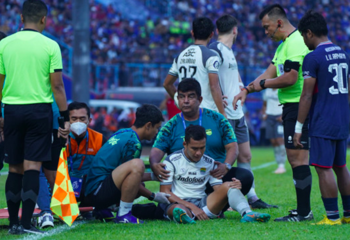 Fraktur Bahu Kanan dan Harus Operasi, Erwin Ramdani Menepi dari Persib 2-3 Bulan