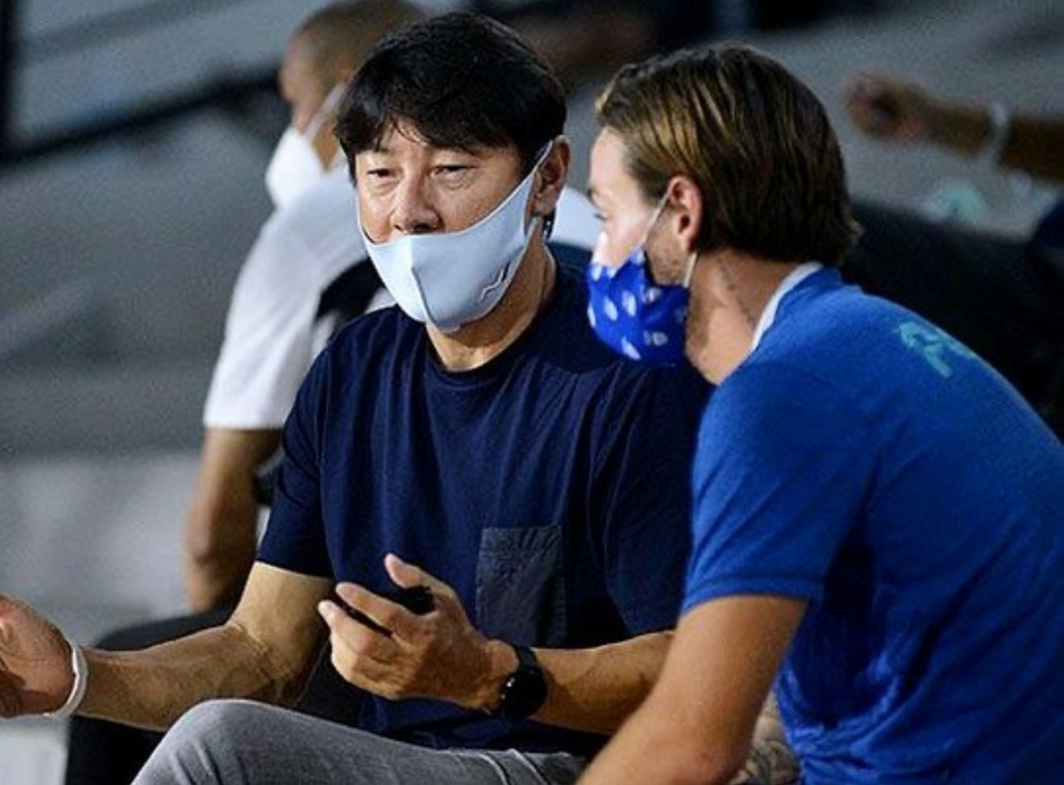 Shin Tae-yong Berbincang dengan Marc Klok, Nova Arianto: Cuma 'Say Hello' Saja