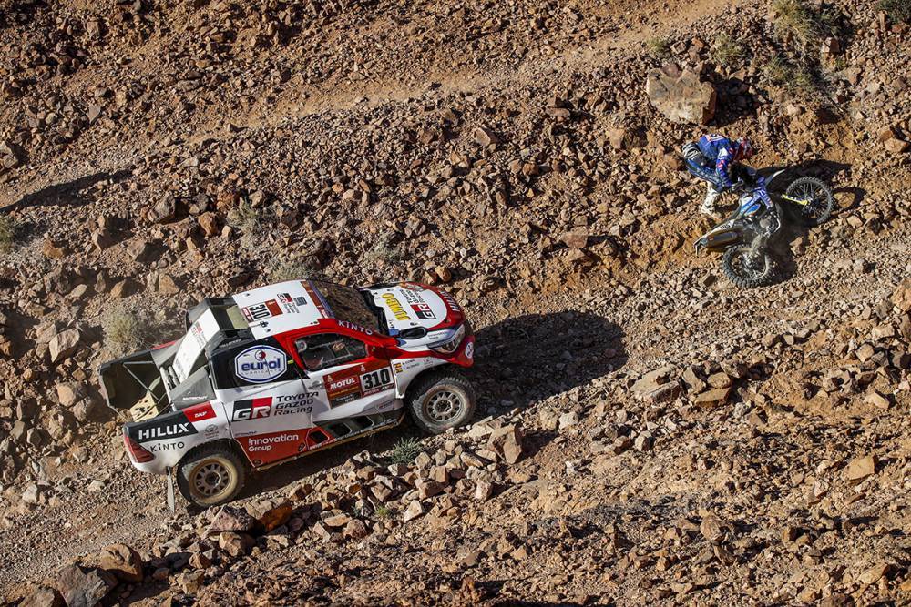 Juara Dunia F1 Ini Harus Perbaiki Mobil Sendiri Saat Ikuti Reli Dakar 2020