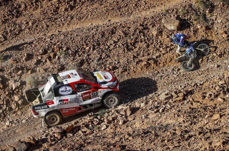 Juara Dunia F1 Ini Harus Perbaiki Mobil Sendiri Saat Ikuti Reli Dakar 2020 