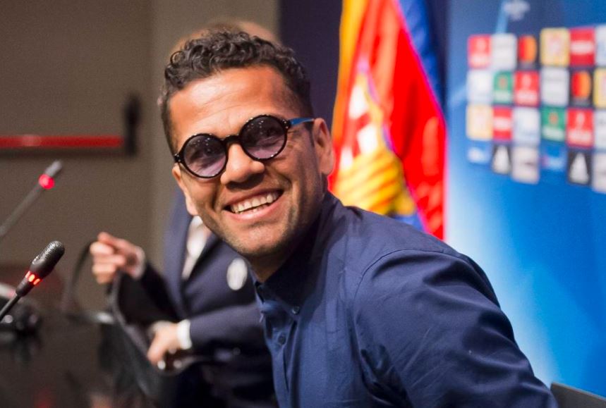 Dani Alves, Pemain Sekaligus Agen untuk Barcelona