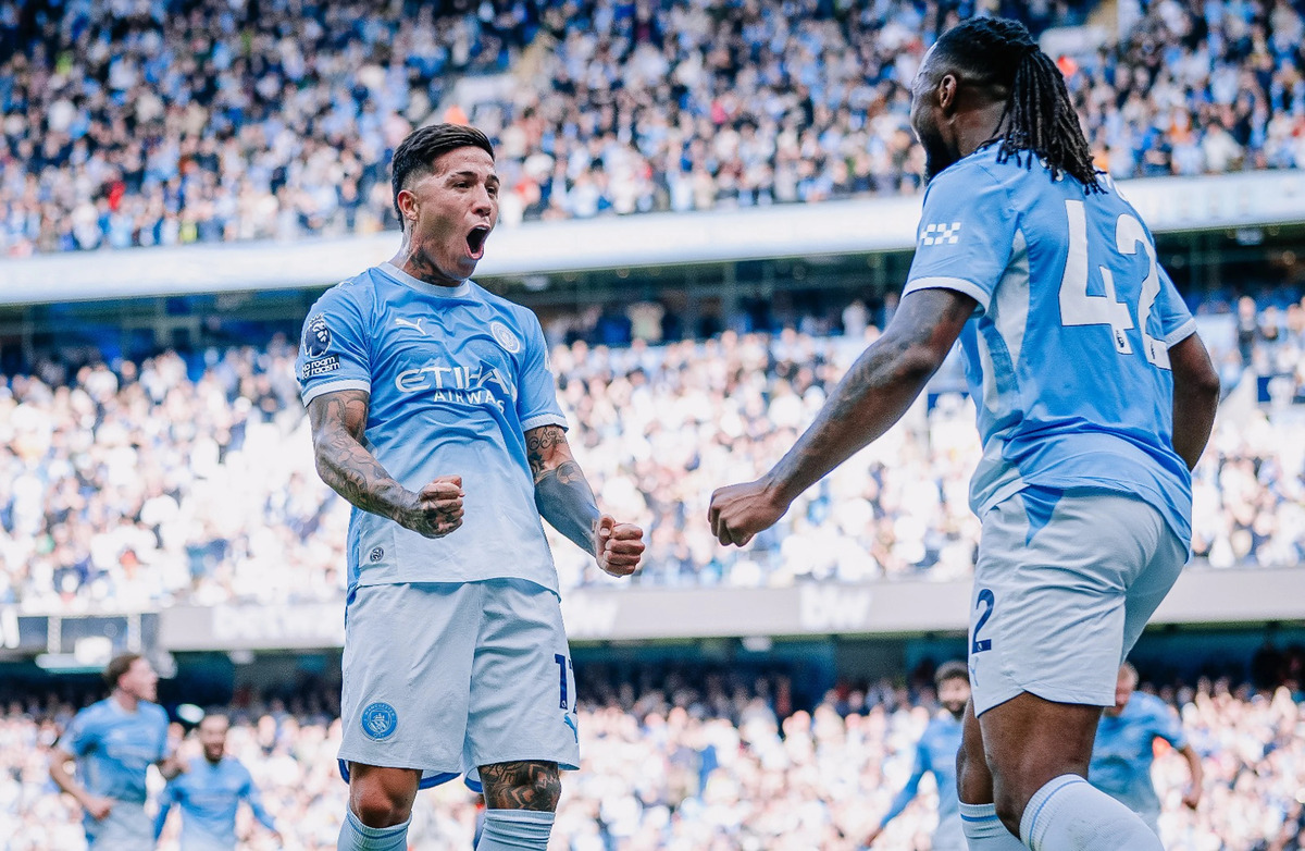 Enzo Fernandez dan Antoine Semenyo saat Man City hadapi Coventry. (Foto: Laman Resmi Manchester City)