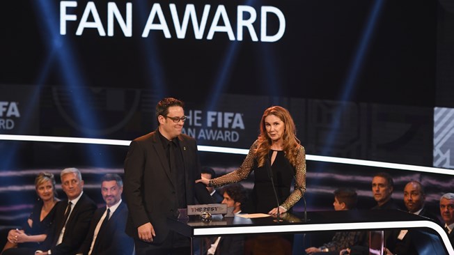 Suporter Liverpool dan Dortmund Raih The Best FIFA Fan Award 2016
