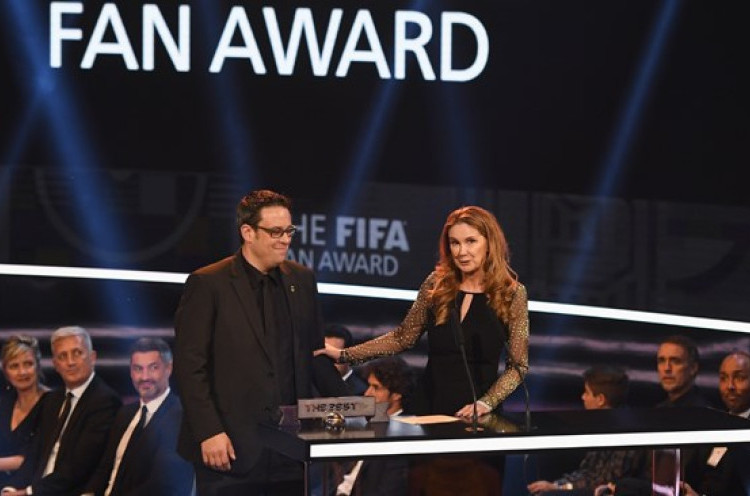 Suporter Liverpool dan Dortmund Raih The Best FIFA Fan Award 2016