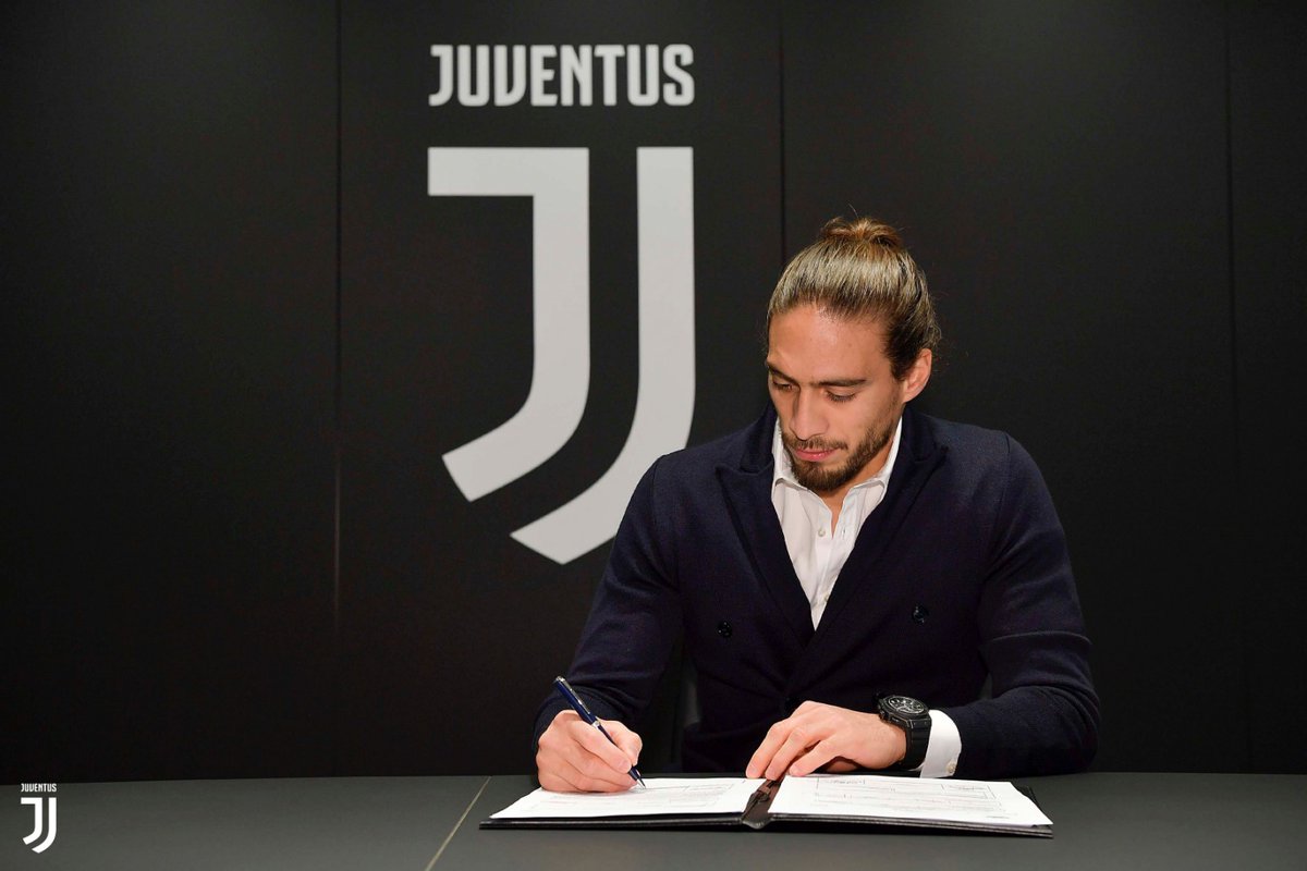 Martin Caceres, Pemain Serbabisa yang Siap Jadi Kartu Joker Juventus