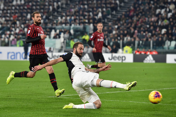 Gonzalo Higuain Buka Peluang Gantung Sepatu di River Plate