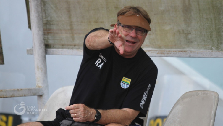 Madura United Kembali Dapat Penalti saat Jamu Persib, Rene Alberts Enggan Terlalu Komentari Wasit