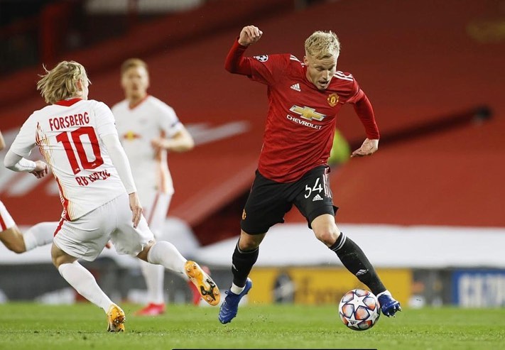 Mantan Gelandang Manchester United Bandingkan Donny van de Beek dengan Thomas Muller