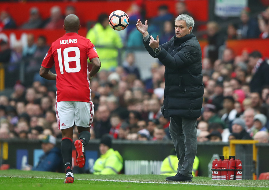Rencana Besar Jose Mourinho untuk Ashley Young Musim Depan