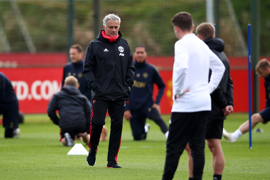 Petak Umpet Pemain Man United dengan Jose Mourinho