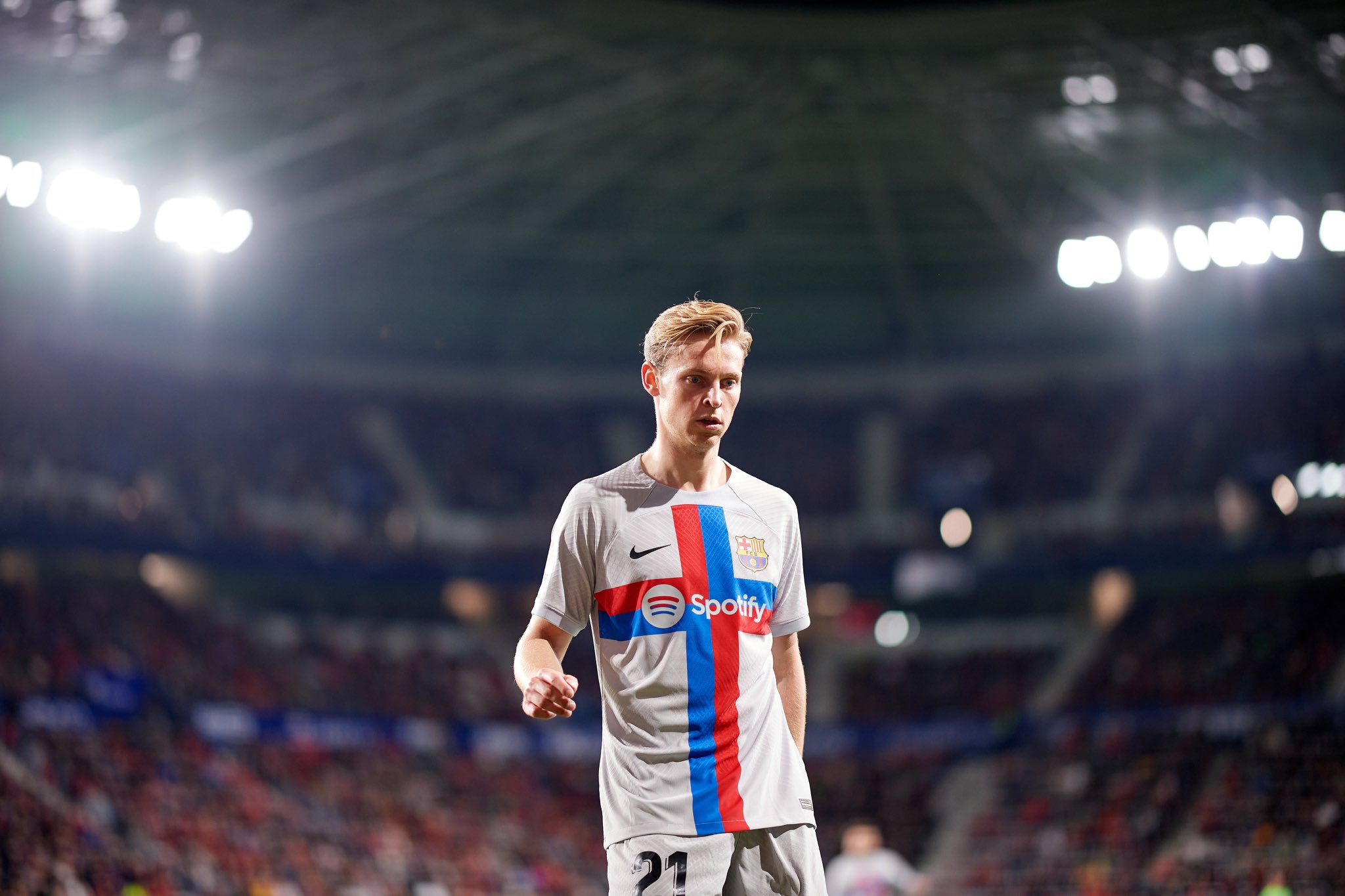 Frenkie De Jong Mau Bertahan 10 Tahun Lagi di Barcelona