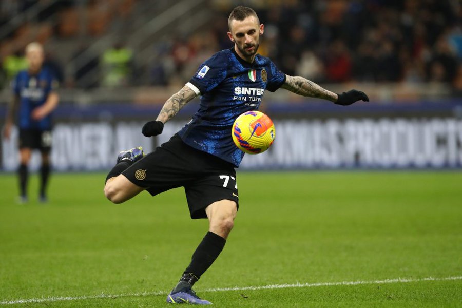 Brozovic Belum Juga Teken Kontrak Anyar, Barcelona Layangkan Tawaran