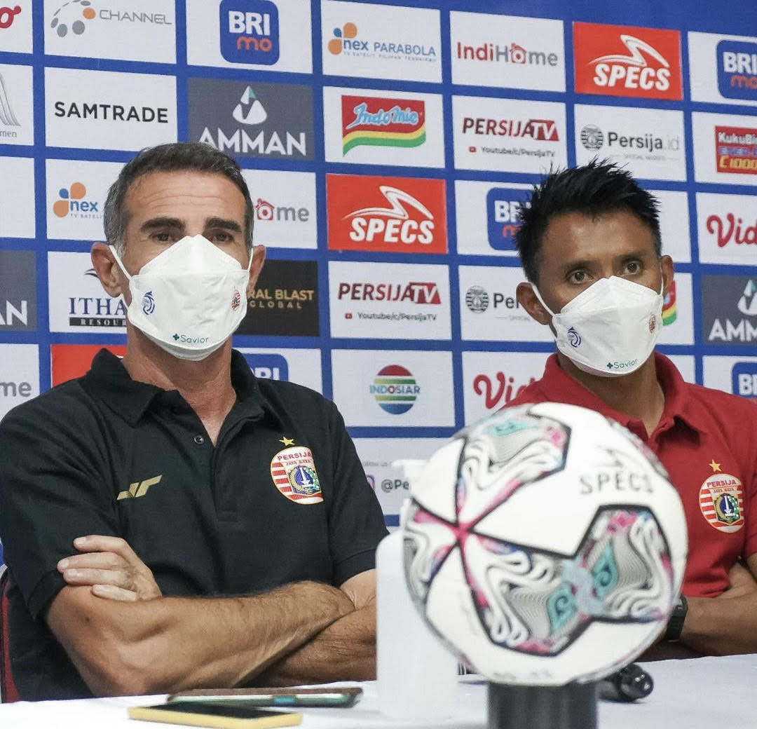 Skuat Persib Dinilai Lebih Mumpuni, Pelatih Persija Tidak Gentar