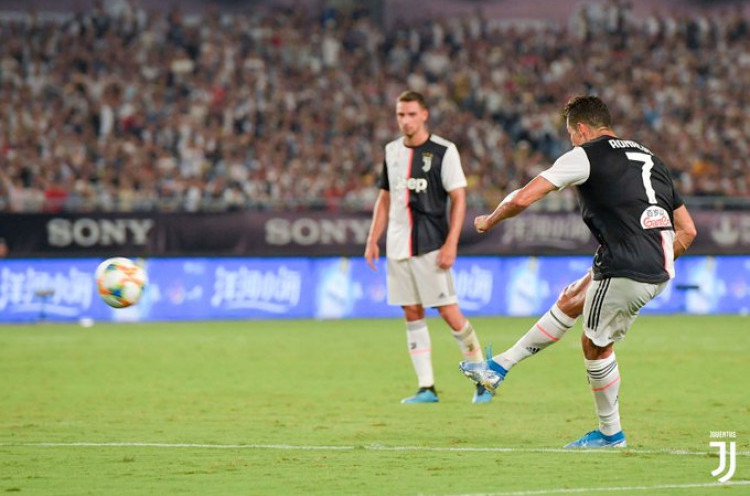 Gol Tendangan Bebas Cristiano Ronaldo ke Gawang Inter Milan Tuai Kontroversi