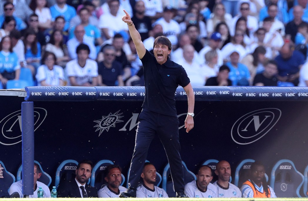 Antonio Conte Beberkan Alasan Mundur dari Napoli