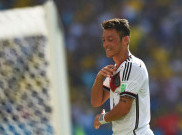 Ketika Mesut Ozil Terpaksa Tak Puasa demi Trofi Piala Dunia