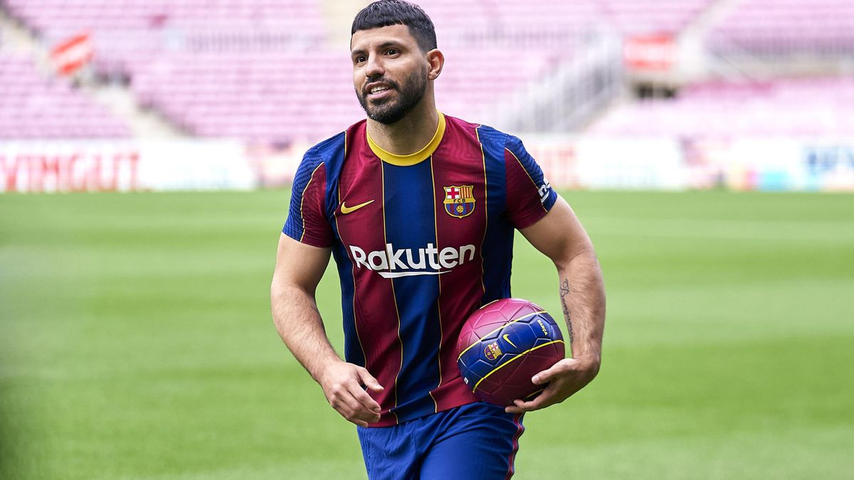 Sergio Aguero Tolak Warisi Nomor Messi di Barcelona
