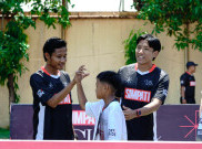 Ahmad Bustomi dan Evan Dimas Berbagi Pengalaman dengan Puluhan Pemain Muda