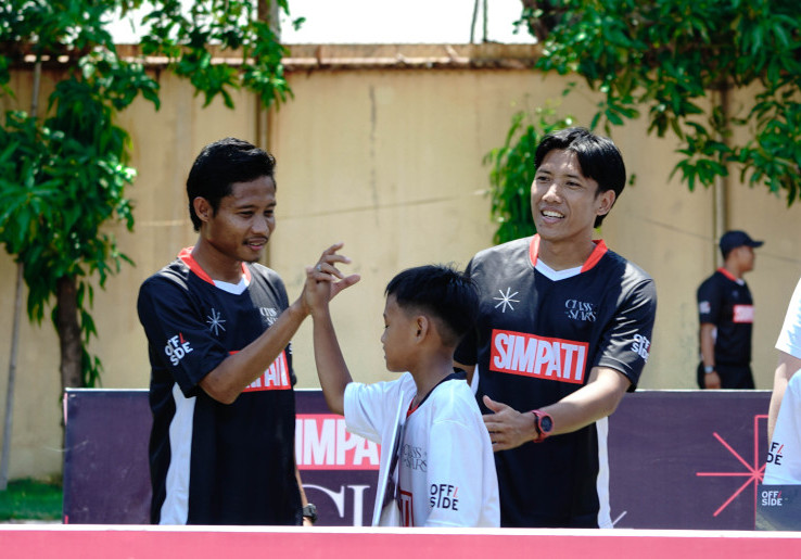 Ahmad Bustomi dan Evan Dimas Berbagi Pengalaman dengan Puluhan Pemain Muda