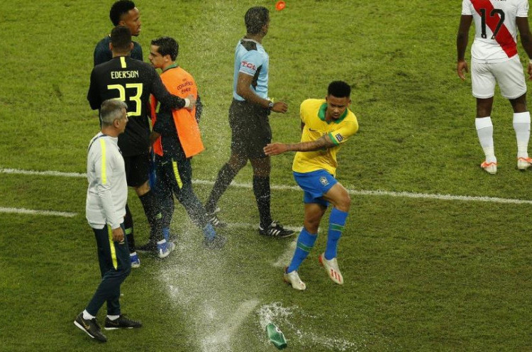 Selebrasi, Amukan, dan Tendangan Botol Gabriel Jesus di Final Copa America 2019