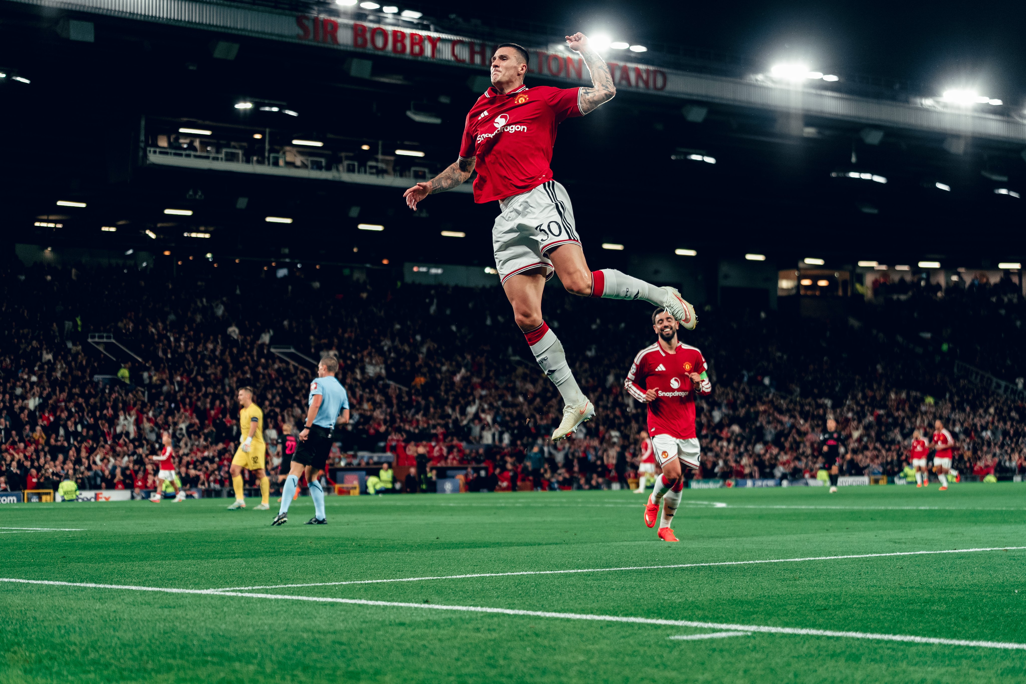 Hasil Liga Champions: Manchester United, Como, dan Bayern Munchen Pesta Gol