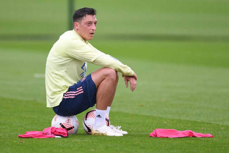 Maaf Arsenal, Juventus Tak Tertarik dengan Ozil Meskipun Gratis