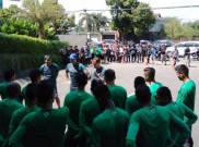 Timnas Indonesia Latihan di Pinggir Jalan, hebohkan Warga