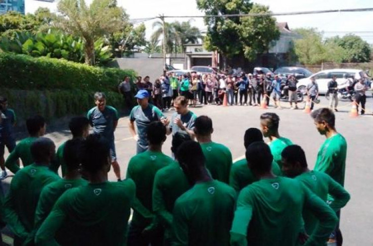 Timnas Indonesia Latihan di Pinggir Jalan, hebohkan Warga