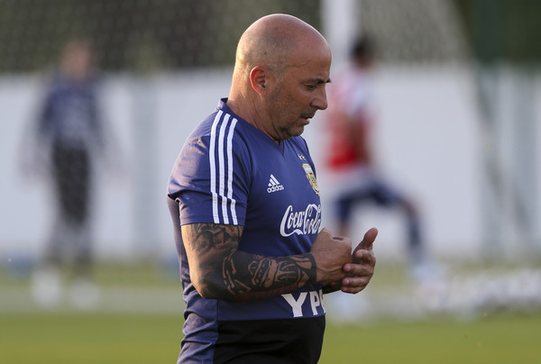 Hinaan hingga Lemparan Botol Melayang ke Jorge Sampaoli Usai Argentina Kalah Telak dari Kroasia