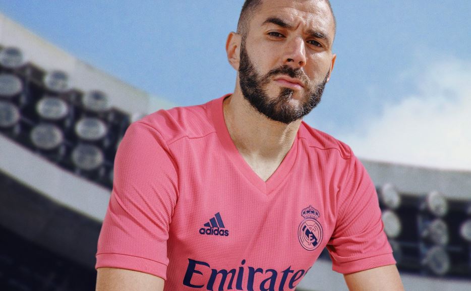 Abaikan Pertanda Buruk, Real Madrid Tetap Gunakan Jersey Pink untuk Musim 2020-21