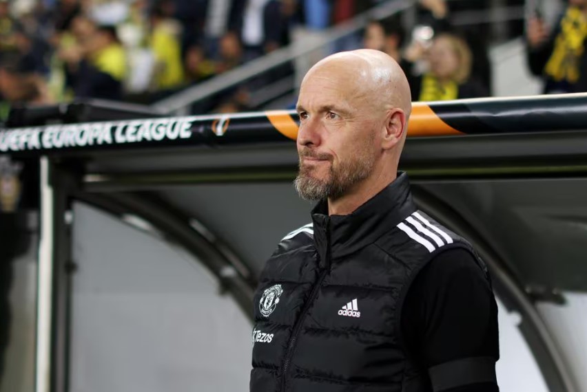 Alasan Ten Hag Mainkan Mazraoui sebagai Gelandang Serang Bikin Paul Scholes Bingung