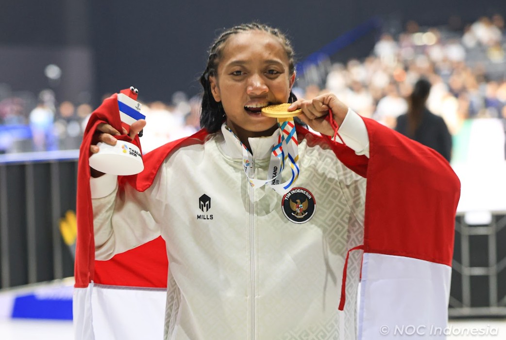SEA Games 2025: Sabet Emas Perdana MMA untuk Indonesia, Dwi Ani Retno Wulan Ingin Antar Ibu ke Tanah Suci 