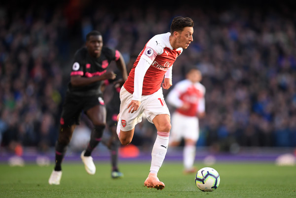 Tolak Tawaran Peminjaman, Mesut Ozil Ingin Berjuang Rebut Posisi Inti