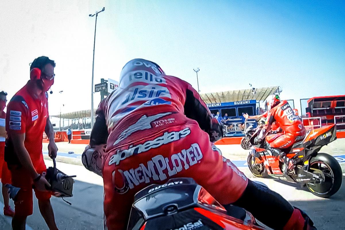 Kalah Taruhan, Dovizioso Pasang Label Pengangguran di Baju Balap