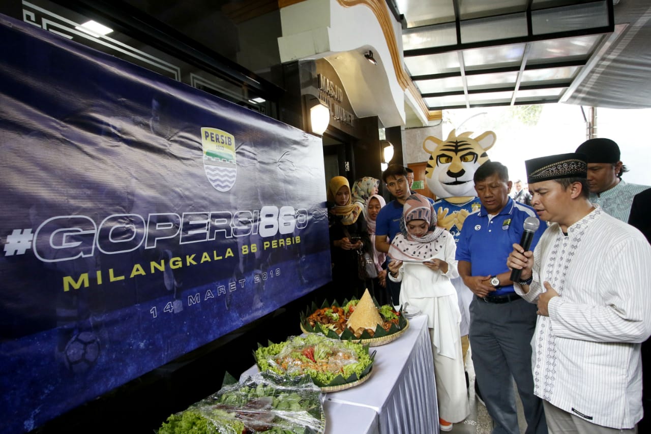 Peringati HUT ke-86 di Panti Asuhan, Persib Bandung Berharap Juara