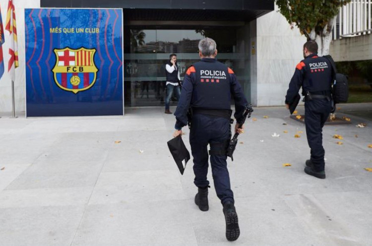 Camp Nou Disambangi Polisi, Eks Presiden Barcelona Ditangkap