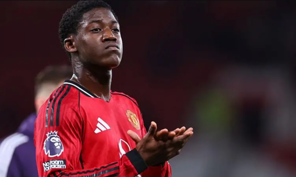 Drama di Old Trafford, Aksi Sang Kakak Panaskan Situasi Kobbie Mainoo di Manchester United