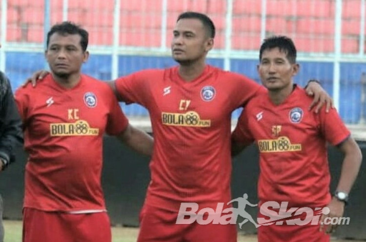 Arema FC Asah Tiga Pemain U-20 Sambil Tunggu Kejelasan Regulasi Liga 1