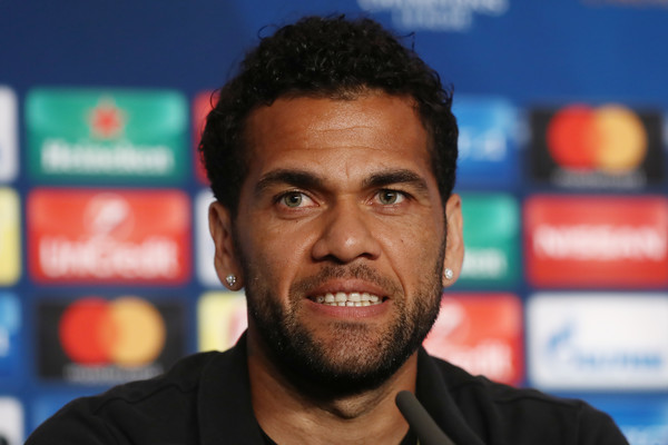 Dani Alves Resmi Bergabung Dengan PSG