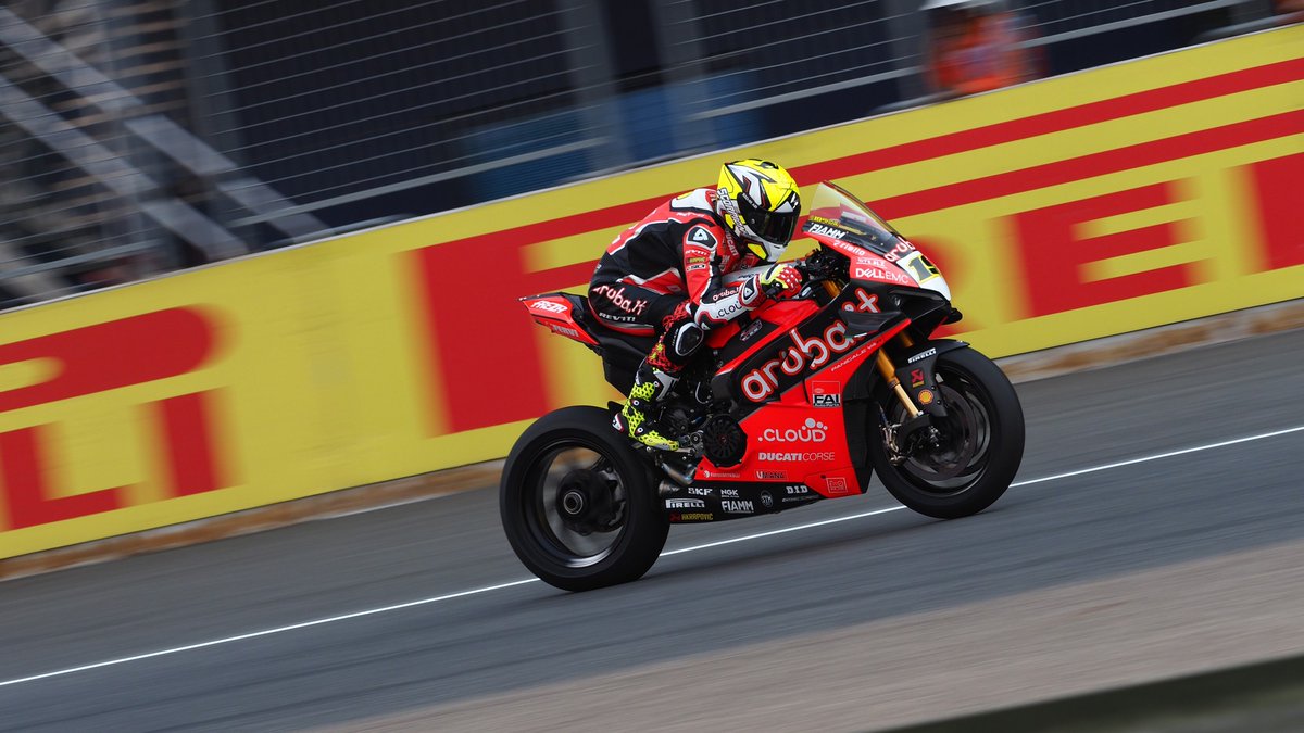 Race 1 Superbike Thailand: Alvaro Bautista Menangkan Duel lawan Jonathan Rea Lagi