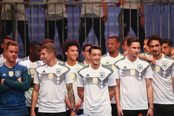 Legenda Meksiko Sanjung Kekuatan Mental Jerman