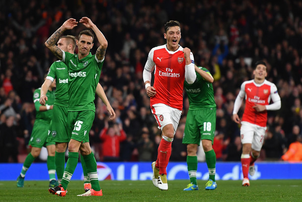 Mesut Ozil Cetak Hattrick Pertama Dalam Karir Sepakbolanya