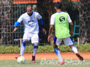 Robert Rene Alberts Bicara Pencoretan Pemain dari Persib