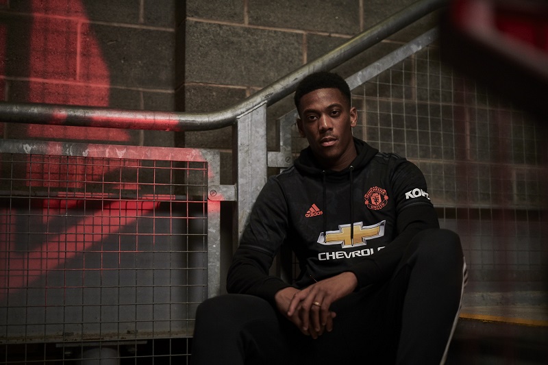 Manchester United Rayakan Kesuksesan di Piala FA Lewat Jersey Ketiga