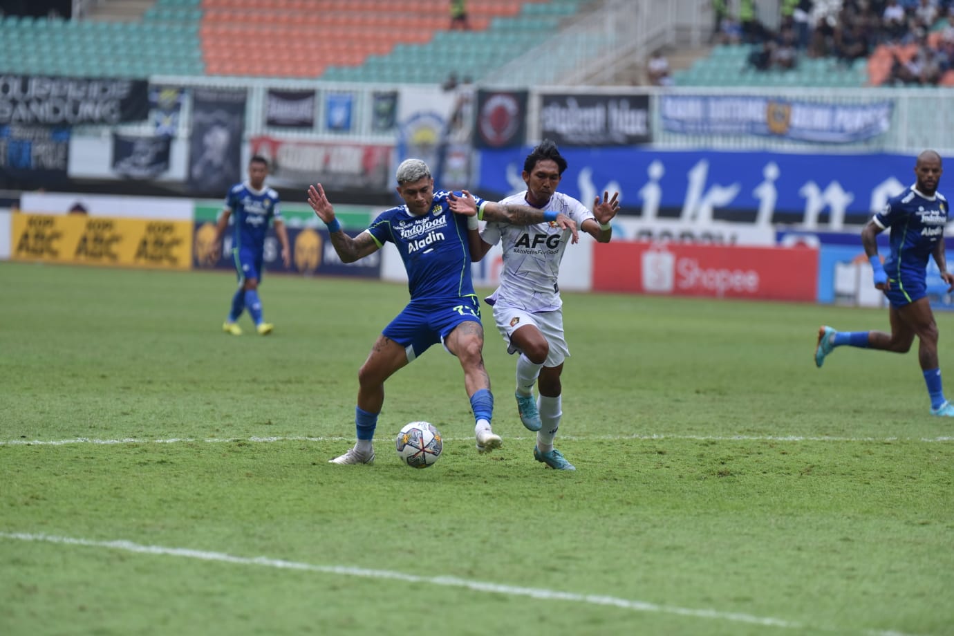 Kalah dari Persik, Kekompakan Persib Disorot Luis Milla