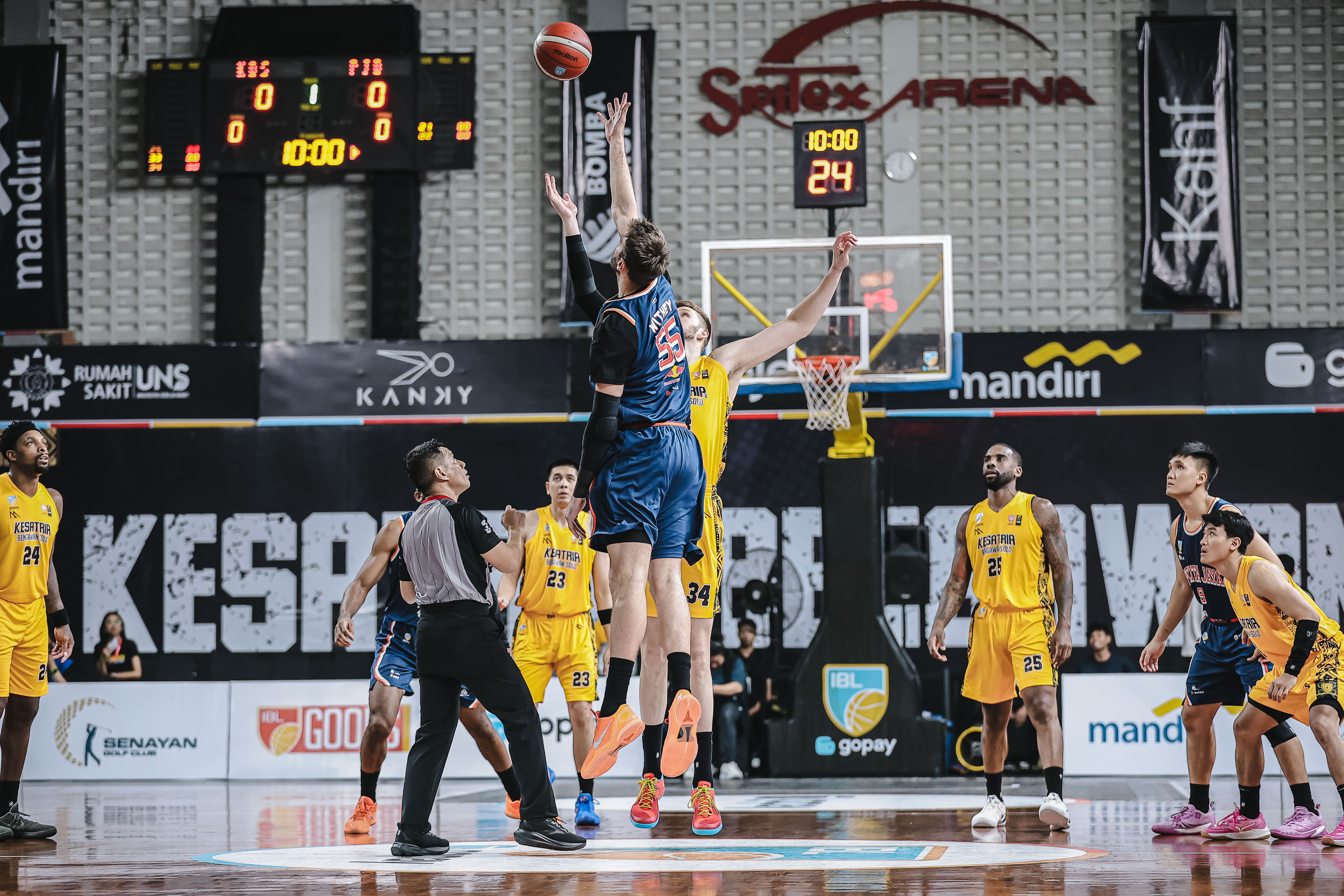 Pelita Jaya vs Kesatria Bengawan Solo, Minggu (3/5). (IBL)
